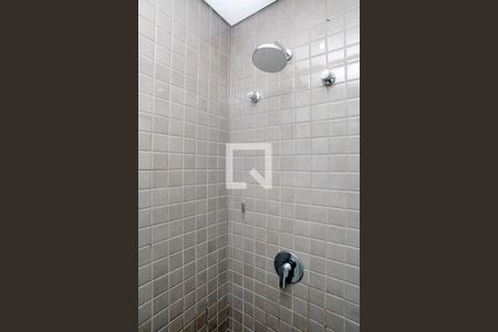 Banheiro de kitnet/studio à venda com 1 quarto, 24m² em Centro Histórico, Porto Alegre