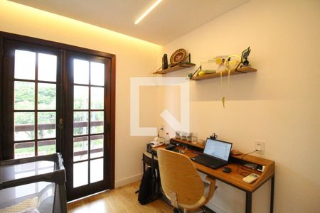 Casa à venda com 470m², 4 quartos e 2 vagasQuarto 1 - Escritório