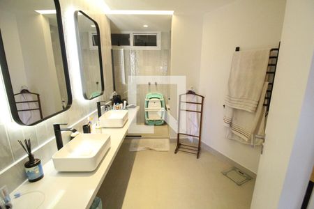 Casa à venda com 470m², 4 quartos e 2 vagasBanheiro - Suíte