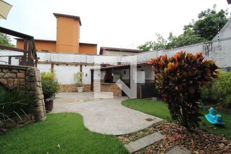Casa à venda com 470m², 4 quartos e 2 vagasQuintal