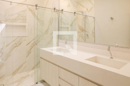 Casa para alugar com 600m², 3 quartos e 4 vagasBanheiro da Suíte 1