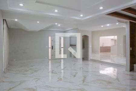 Sala de casa à venda com 3 quartos, 600m² em Bela Aliança, São Paulo