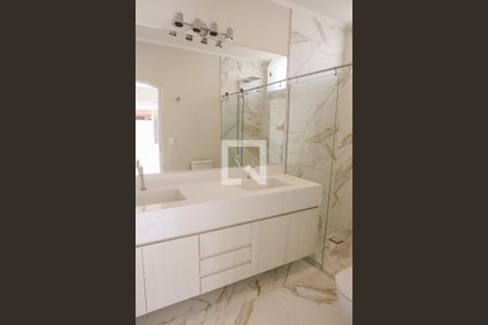 Casa para alugar com 600m², 3 quartos e 4 vagasBanheiro da Suíte 2