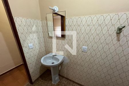 Casa para alugar com 220m², 3 quartos e 4 vagasBanheiro Social