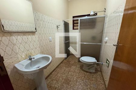Casa para alugar com 220m², 3 quartos e 4 vagasBanheiro Social