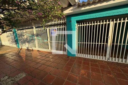 Casa para alugar com 220m², 3 quartos e 4 vagasFachada