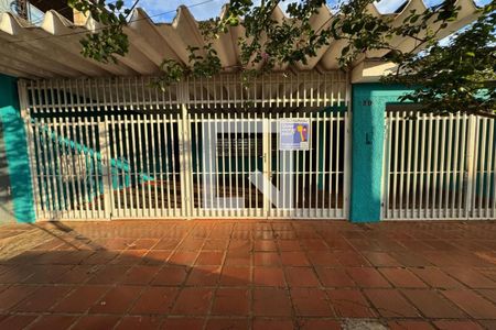 Casa para alugar com 220m², 3 quartos e 4 vagasFachada
