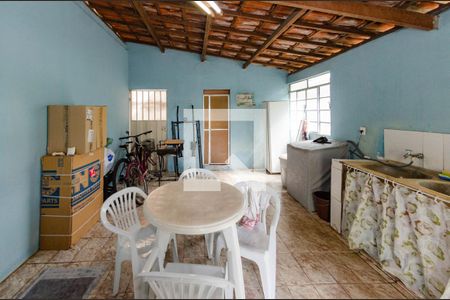 Casa à venda com 217m², 3 quartos e 4 vagas Casa à venda com 217m², 3 quartos e 4 vagasÁrea de serviço