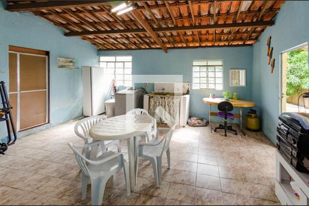 Casa à venda com 217m², 3 quartos e 4 vagas Casa à venda com 217m², 3 quartos e 4 vagasÁrea de serviço