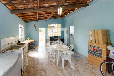 Casa à venda com 217m², 3 quartos e 4 vagas Casa à venda com 217m², 3 quartos e 4 vagasÁrea de serviço