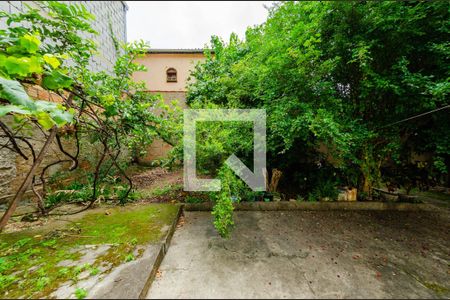 Casa à venda com 217m², 3 quartos e 4 vagas Casa à venda com 217m², 3 quartos e 4 vagasQuintal