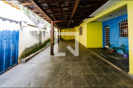 Casa à venda com 217m², 3 quartos e 4 vagas Casa à venda com 217m², 3 quartos e 4 vagasGaragem