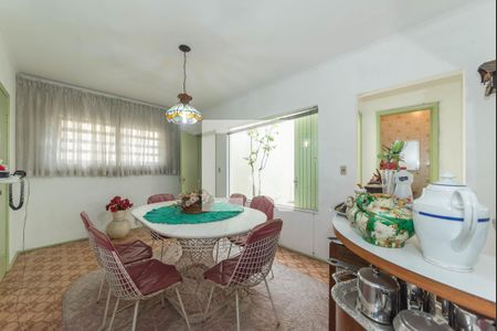 Casa à venda com 218m², 4 quartos e 3 vagasCopa