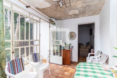 Casa à venda com 261m², 4 quartos e 3 vagas Casa à venda com 261m², 4 quartos e 3 vagasÁrea externa