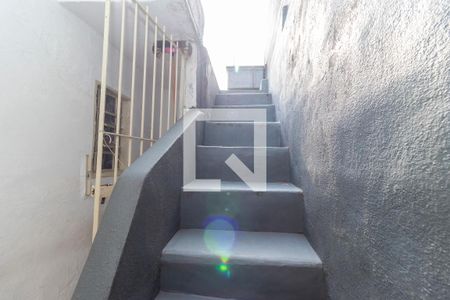 Casa à venda com 261m², 4 quartos e 3 vagas Casa à venda com 261m², 4 quartos e 3 vagasEscada