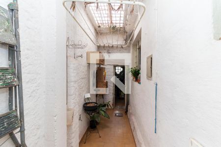 Casa à venda com 261m², 4 quartos e 3 vagas Casa à venda com 261m², 4 quartos e 3 vagasCorredor