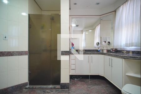 Apartamento à venda com 221m², 4 quartos e 3 vagasBanheiro da Suíte