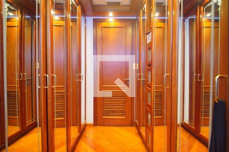 Apartamento à venda com 221m², 4 quartos e 3 vagasCloset da suíte