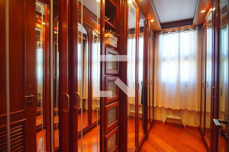 Apartamento à venda com 221m², 4 quartos e 3 vagasCloset da suíte