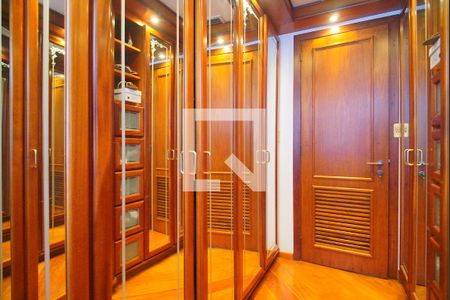 Apartamento à venda com 221m², 4 quartos e 3 vagasCloset da suíte