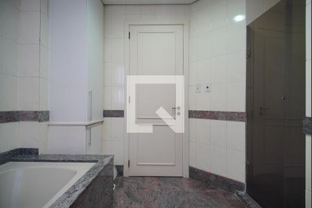 Apartamento à venda com 221m², 4 quartos e 3 vagasBanheiro da Suíte