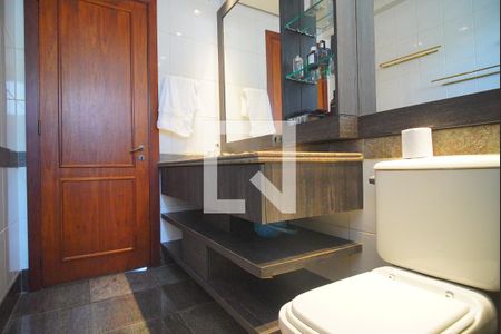 Apartamento à venda com 221m², 4 quartos e 3 vagasBanheiro 1