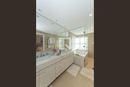 Apartamento à venda com 198m², 4 quartos e 3 vagasBanheiro da Suíte 3