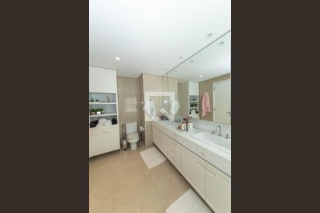 Apartamento à venda com 198m², 4 quartos e 3 vagasBanheiro da Suíte 3