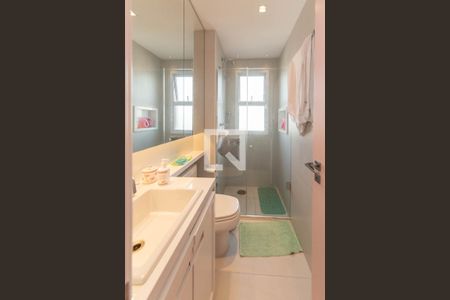 Apartamento à venda com 198m², 4 quartos e 3 vagasBanheiro da Suíte 1