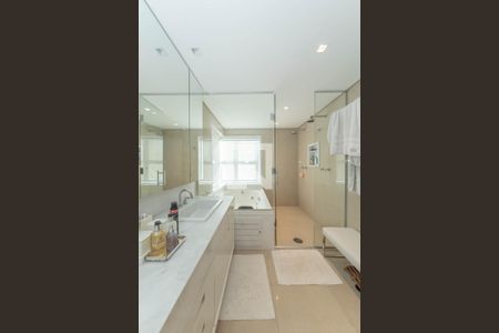 Apartamento à venda com 198m², 4 quartos e 3 vagasBanheiro da Suíte 3