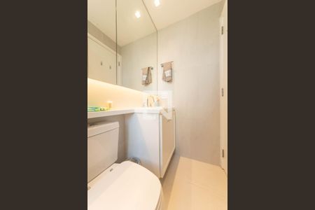 Apartamento à venda com 198m², 4 quartos e 3 vagasBanheiro da Suíte 2