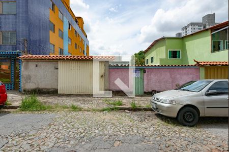 Casa à venda com 340m², 6 quartos e 2 vagasFachada