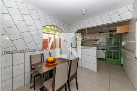 Casa à venda com 340m², 6 quartos e 2 vagasCasa 2