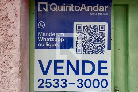 Casa à venda com 340m², 6 quartos e 2 vagasPlaca de vende instalada no portão de entrada do imovel (PUOE-158)