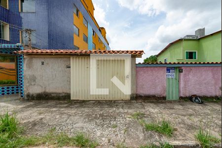 Casa à venda com 340m², 6 quartos e 2 vagasFachada