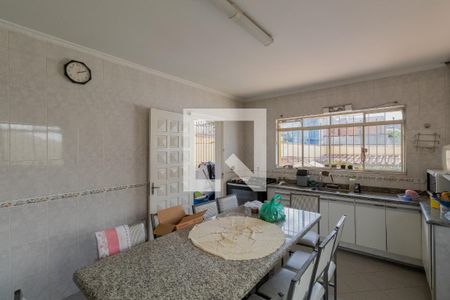 Casa à venda com 250m², 3 quartos e 3 vagasCozinha 