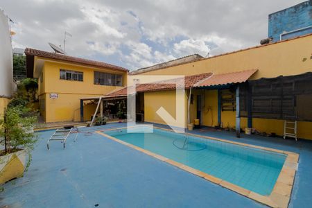 Casa à venda com 250m², 3 quartos e 3 vagasPiscina e Churrasqueira 