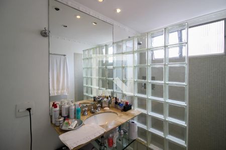 Apartamento à venda com 130m², 4 quartos e 1 vagaBanheiro da Suíte