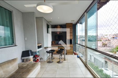 Casa à venda com 340m², 6 quartos e 10 vagasVaranda casa1