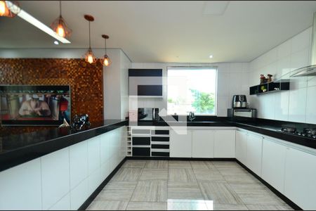 Casa à venda com 340m², 6 quartos e 10 vagasCozinha casa1