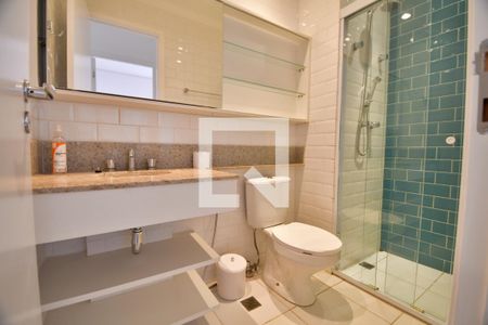 Banheiro de apartamento à venda com 1 quarto, 48m² em Bosque, Campinas