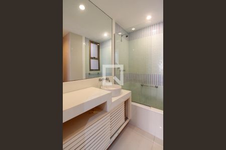 Apartamento à venda com 421m², 4 quartos e 4 vagas Apartamento à venda com 421m², 4 quartos e 4 vagasBanheiro Quarto 1 suíte