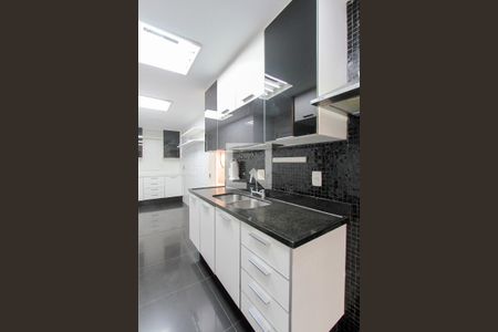 Apartamento à venda com 421m², 4 quartos e 4 vagas Apartamento à venda com 421m², 4 quartos e 4 vagasCozinha