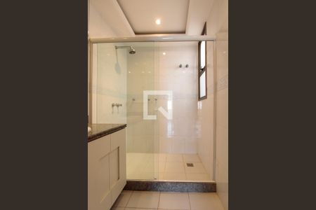 Apartamento à venda com 421m², 4 quartos e 4 vagas Apartamento à venda com 421m², 4 quartos e 4 vagasBanheiro quarto 3 suíte