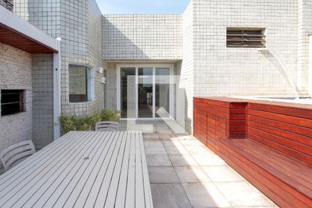 Apartamento à venda com 421m², 4 quartos e 4 vagas Apartamento à venda com 421m², 4 quartos e 4 vagasPiscina