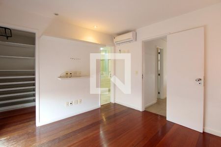 Apartamento à venda com 421m², 4 quartos e 4 vagas Apartamento à venda com 421m², 4 quartos e 4 vagasQuarto 4 suíte
