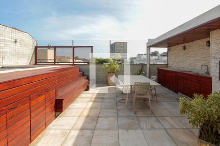 Apartamento à venda com 421m², 4 quartos e 4 vagas Apartamento à venda com 421m², 4 quartos e 4 vagasPiscina