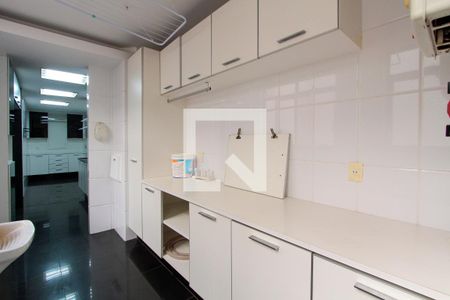 Apartamento à venda com 421m², 4 quartos e 4 vagas Apartamento à venda com 421m², 4 quartos e 4 vagasÁrea de Serviço