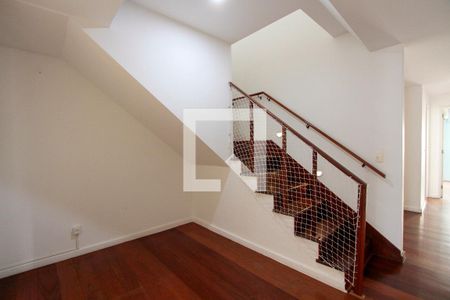 Apartamento à venda com 421m², 4 quartos e 4 vagas Apartamento à venda com 421m², 4 quartos e 4 vagasEscritório