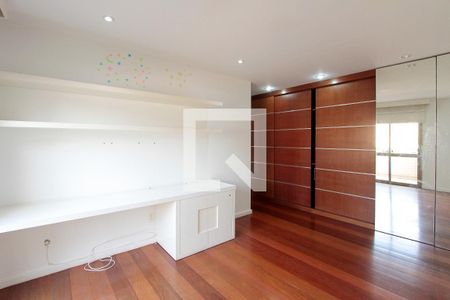 Apartamento à venda com 421m², 4 quartos e 4 vagas Apartamento à venda com 421m², 4 quartos e 4 vagasQuarto 3 suíte